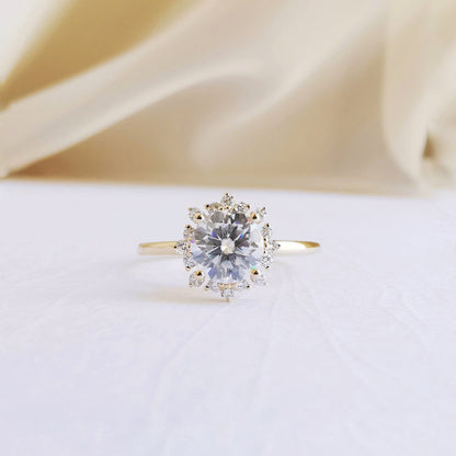 0.80 CT Round Shaped Cluster Halo Engagement Ring