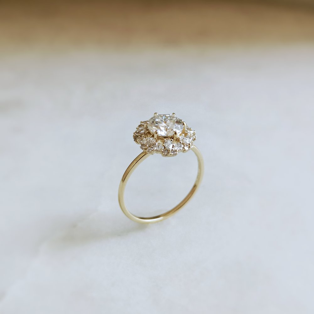 1.0 CT Round Shaped Moissanite Halo Engagement Ring