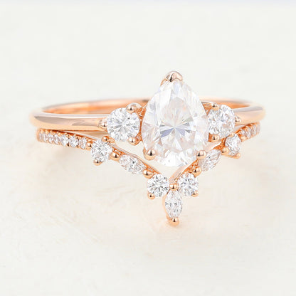 1.0 CT Pear Moissanite Three Stones Bridal Ring Set