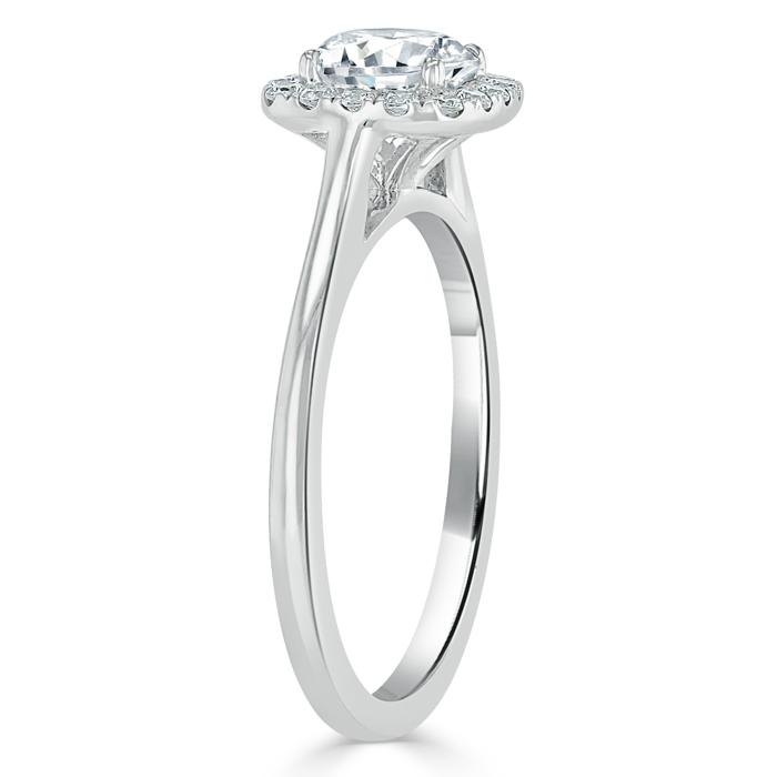 0.75 CT Round Cut Halo Moissanite Engagement Ring