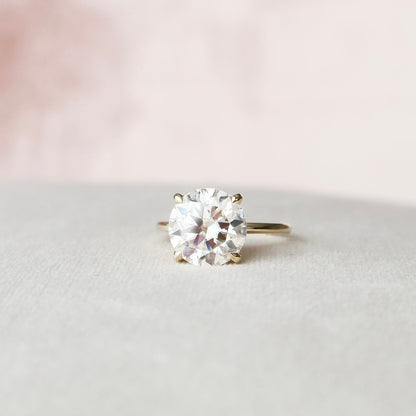 5.0 CT Round Cut Solitaire Style Moissanite Engagement Ring